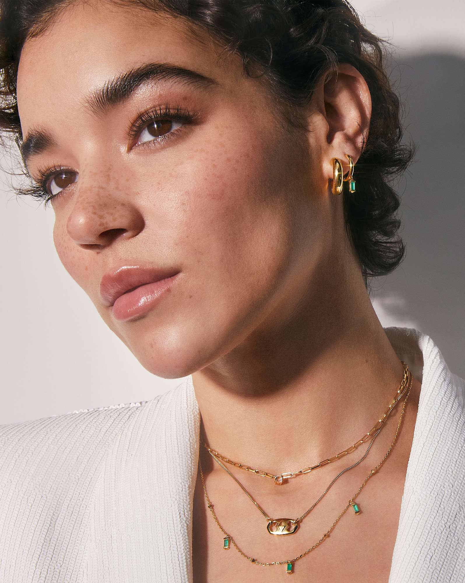 Small Bold Tube Hoop Earrings in 18k Gold Vermeil | Kendra Scott